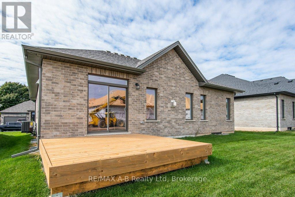 17 Diamond Street, East Zorra-Tavistock, Ontario  N0B 2R0 - Photo 4 - X12372795