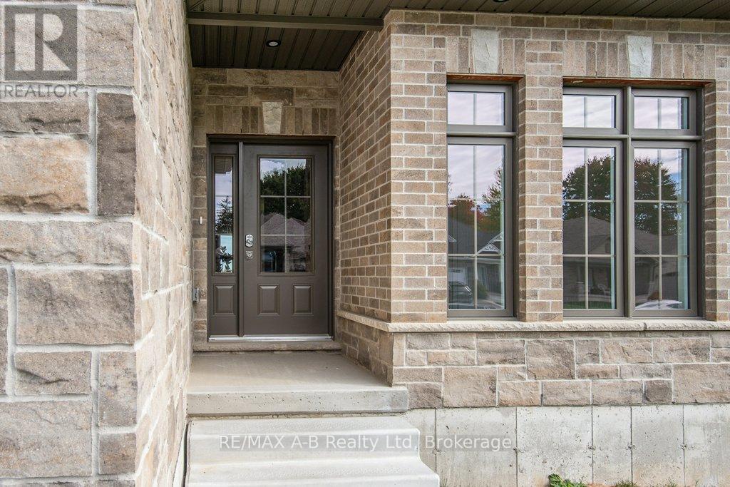 17 Diamond Street, East Zorra-Tavistock, Ontario  N0B 2R0 - Photo 3 - X12372795