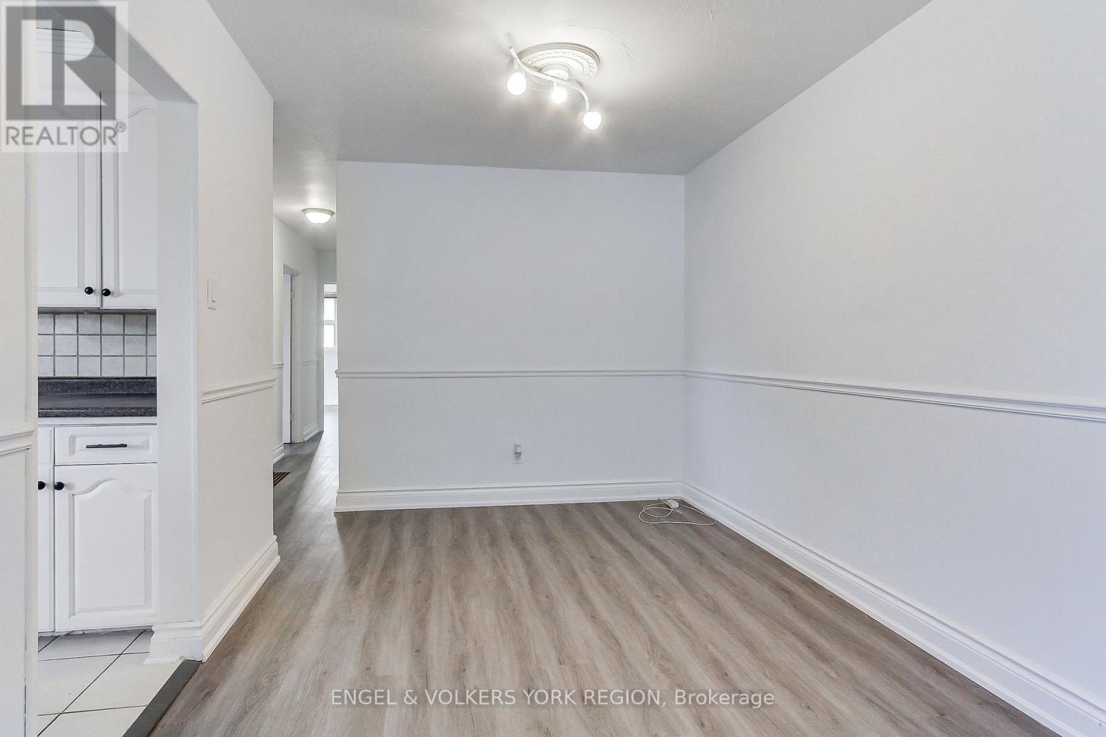 106 Sheldon Avenue, Newmarket, Ontario  L3Y 2L4 - Photo 11 - N12465490