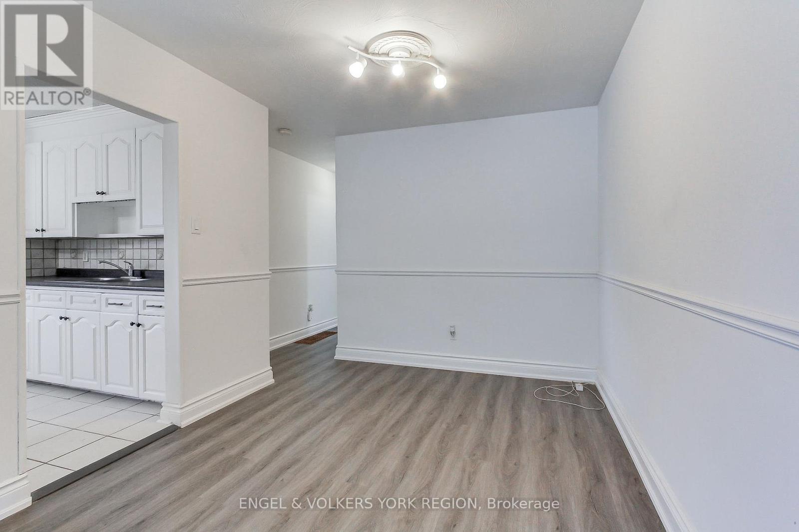 106 Sheldon Avenue, Newmarket, Ontario  L3Y 2L4 - Photo 12 - N12465490