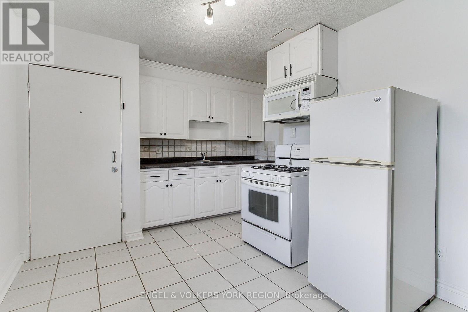 106 Sheldon Avenue, Newmarket, Ontario  L3Y 2L4 - Photo 14 - N12465490