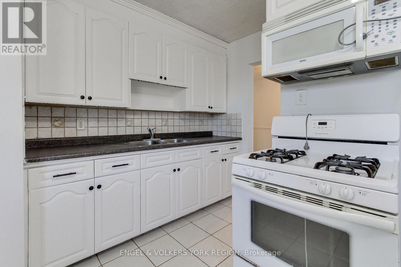 106 Sheldon Avenue, Newmarket, Ontario  L3Y 2L4 - Photo 15 - N12465490
