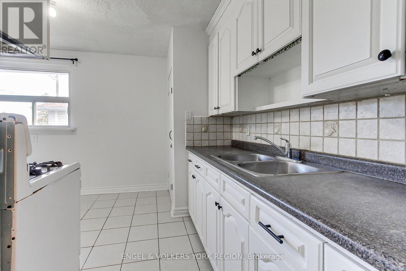106 Sheldon Avenue, Newmarket, Ontario  L3Y 2L4 - Photo 16 - N12465490