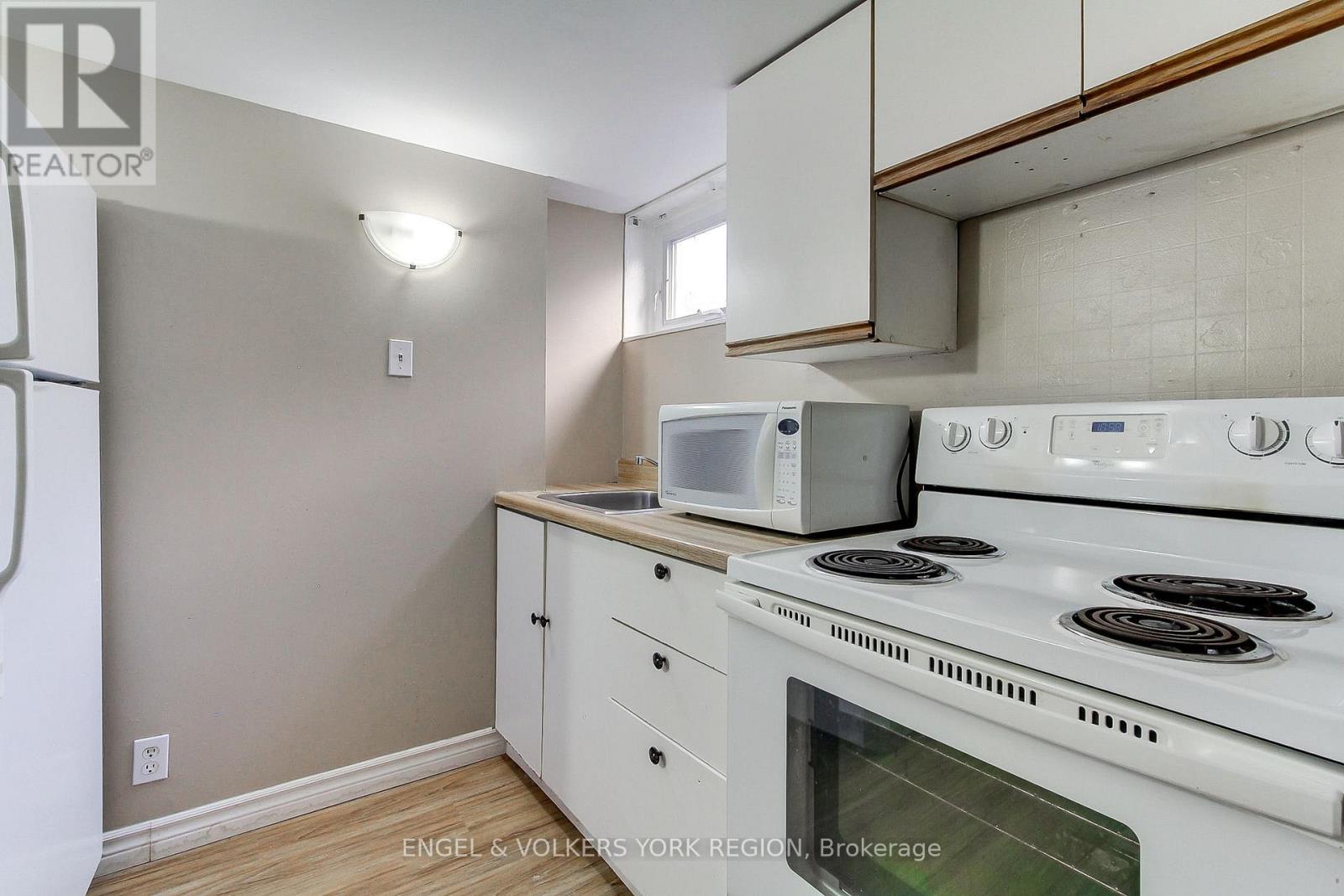 106 Sheldon Avenue, Newmarket, Ontario  L3Y 2L4 - Photo 30 - N12465490