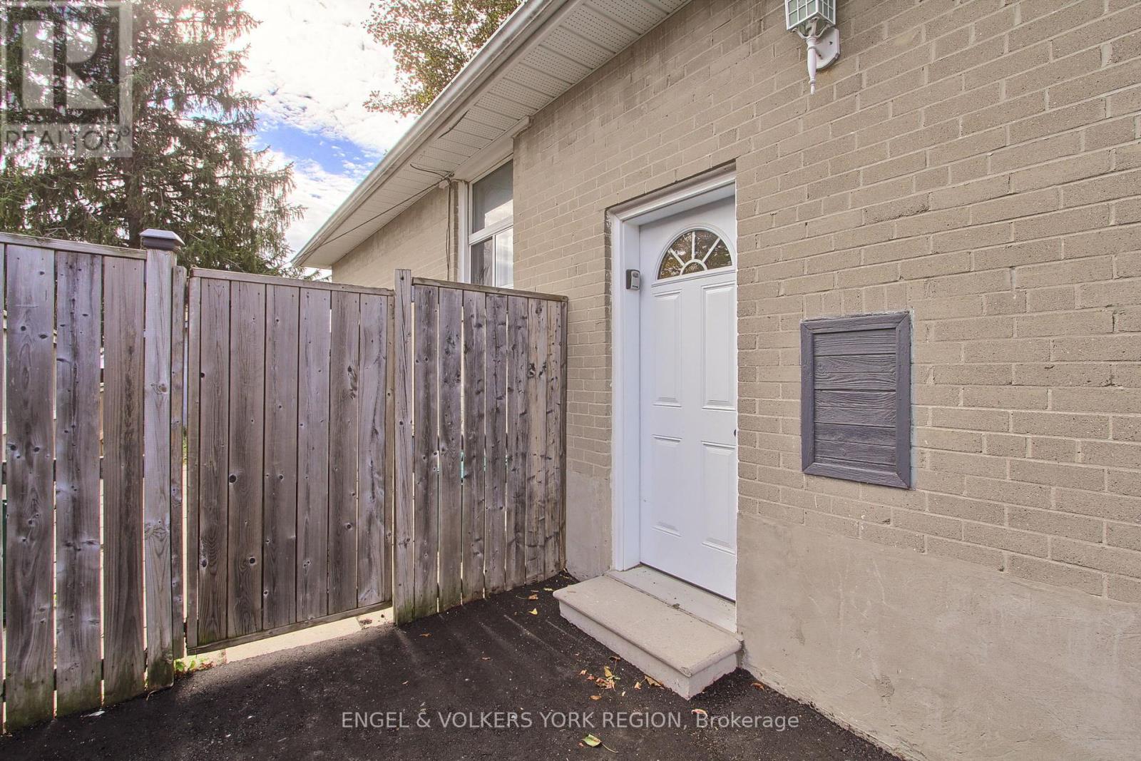 106 Sheldon Avenue, Newmarket, Ontario  L3Y 2L4 - Photo 38 - N12465490