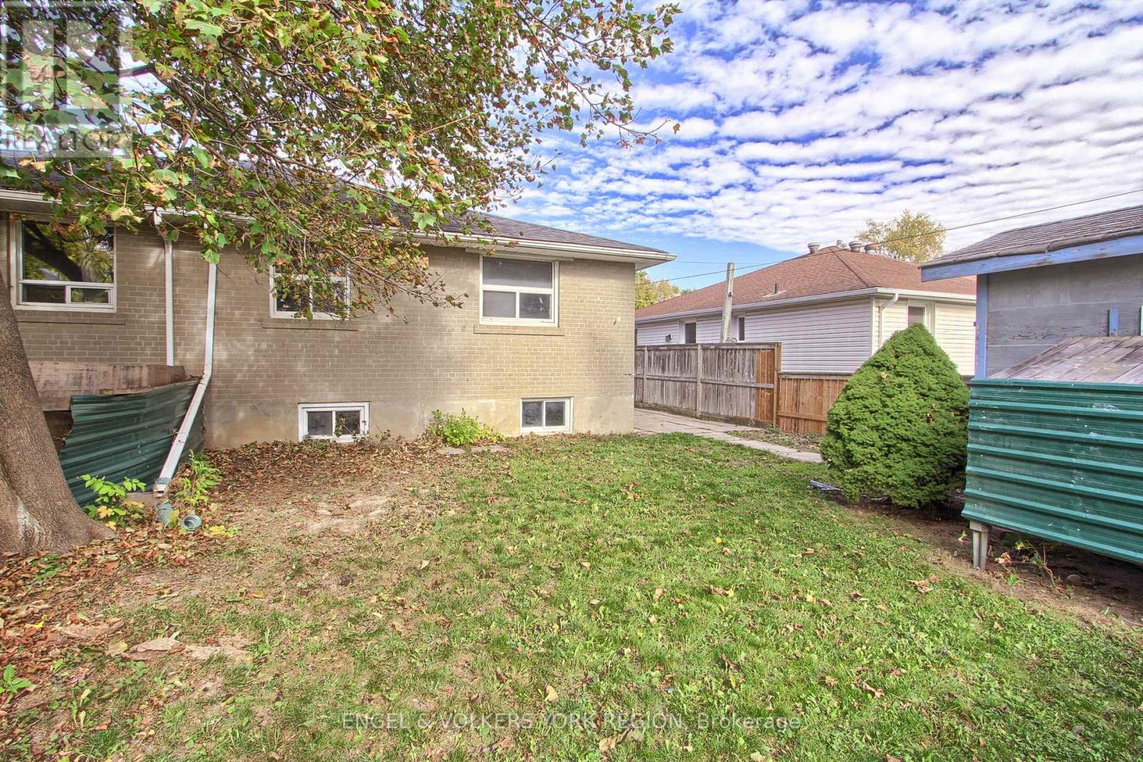 106 Sheldon Avenue, Newmarket, Ontario  L3Y 2L4 - Photo 41 - N12465490