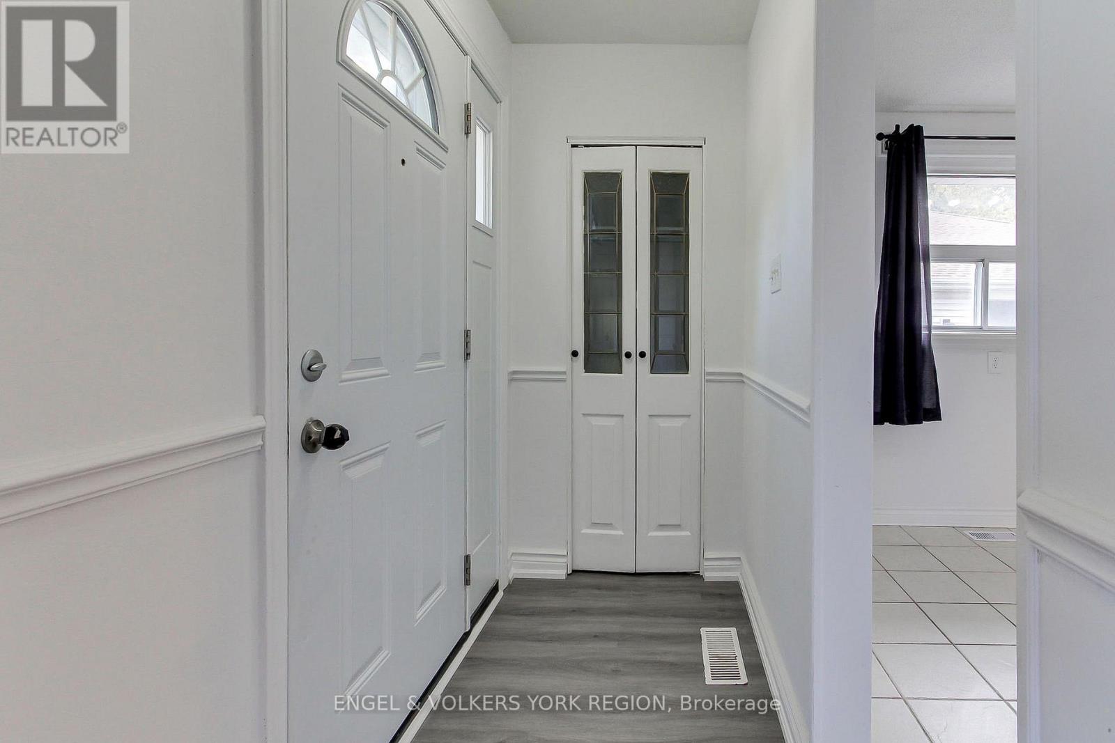 106 Sheldon Avenue, Newmarket, Ontario  L3Y 2L4 - Photo 6 - N12465490