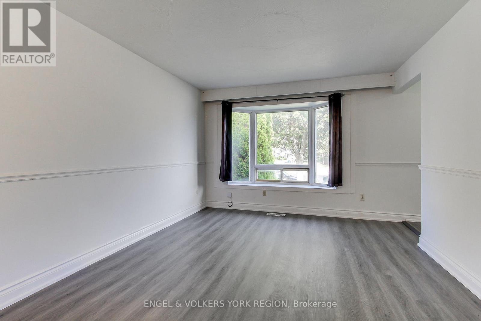 106 Sheldon Avenue, Newmarket, Ontario  L3Y 2L4 - Photo 8 - N12465490