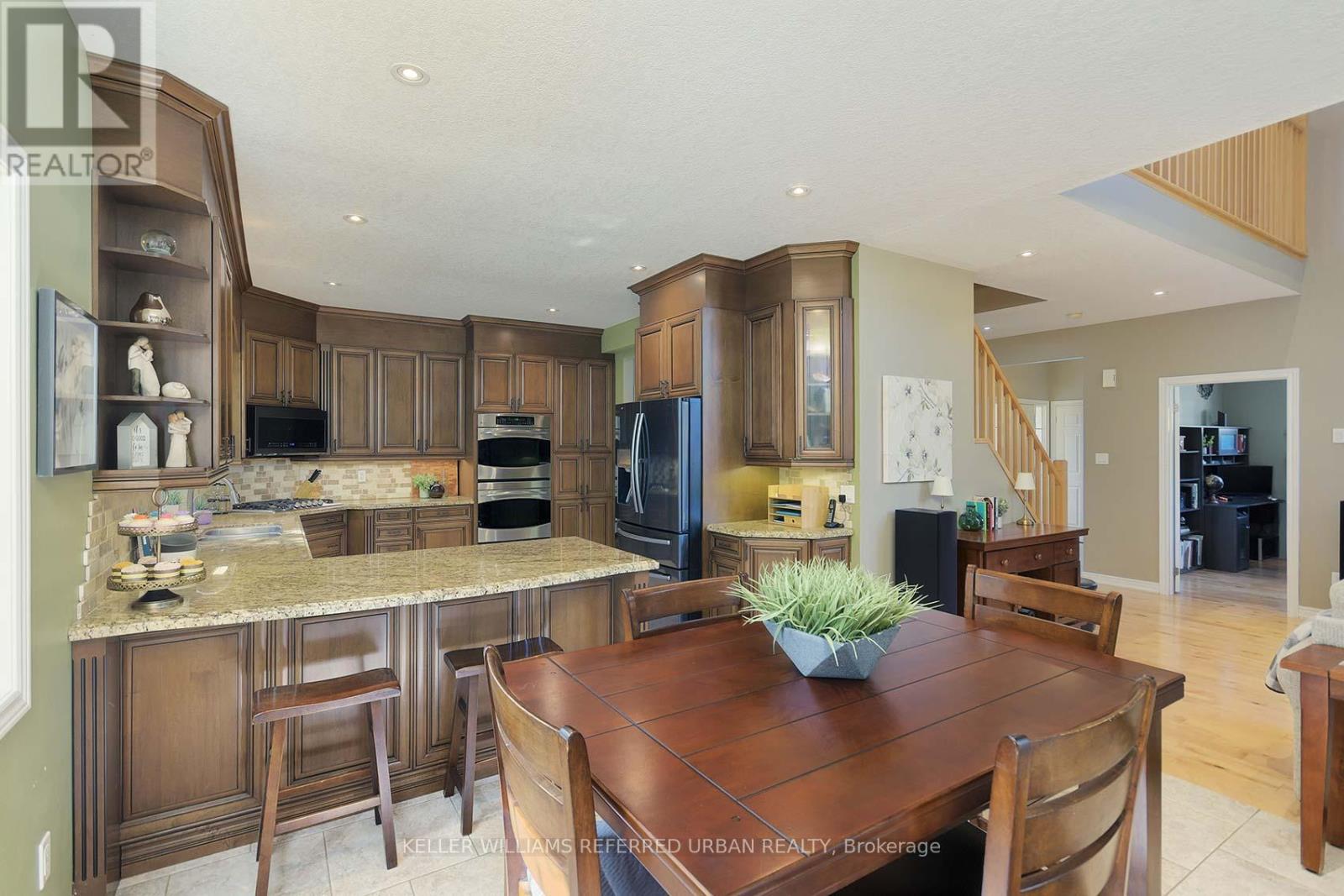 995 Chapman Street, Innisfil, Ontario  L0L 1W0 - Photo 11 - N12465551