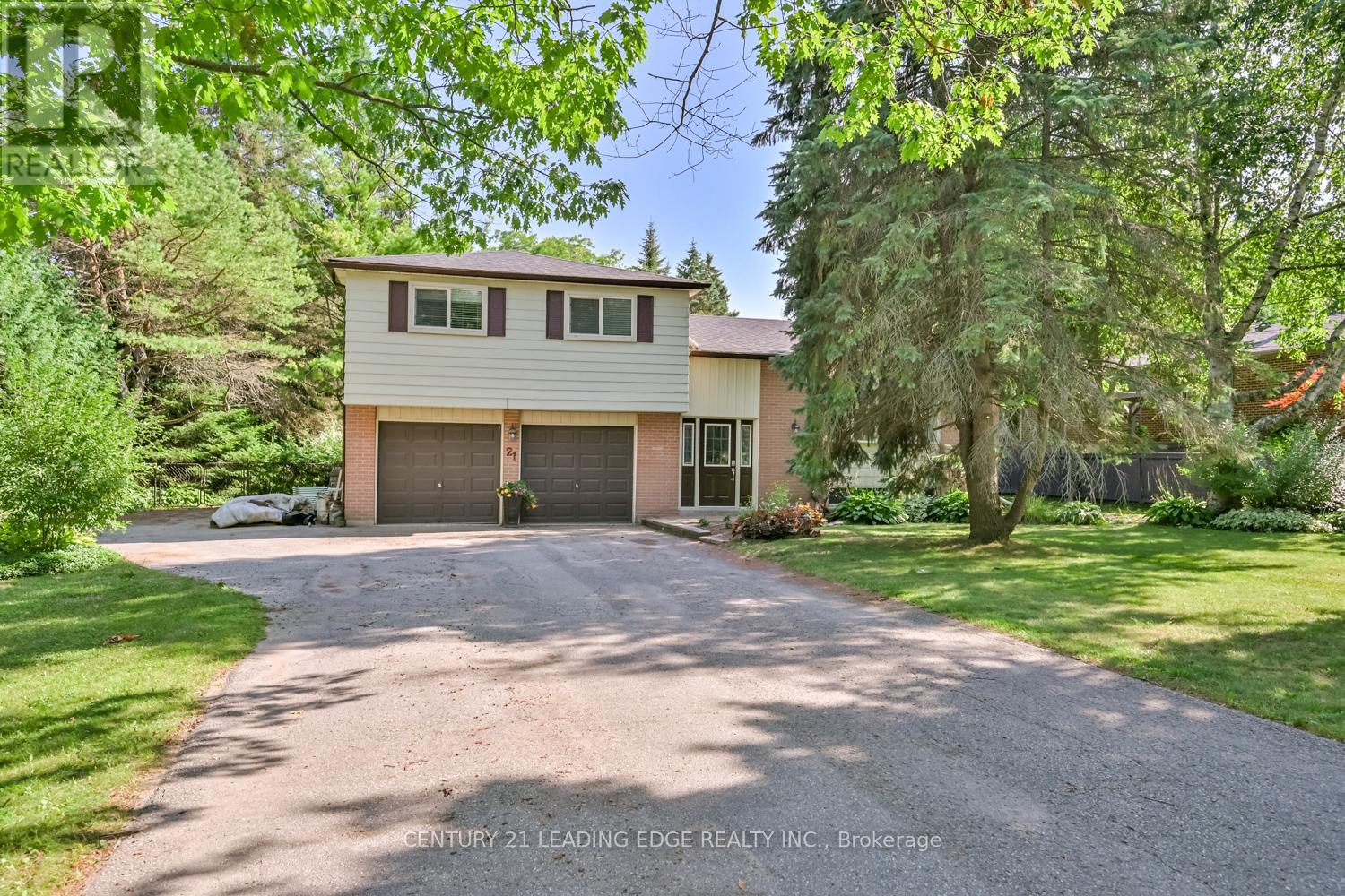 21 JONATHAN STREET, Uxbridge, Ontario