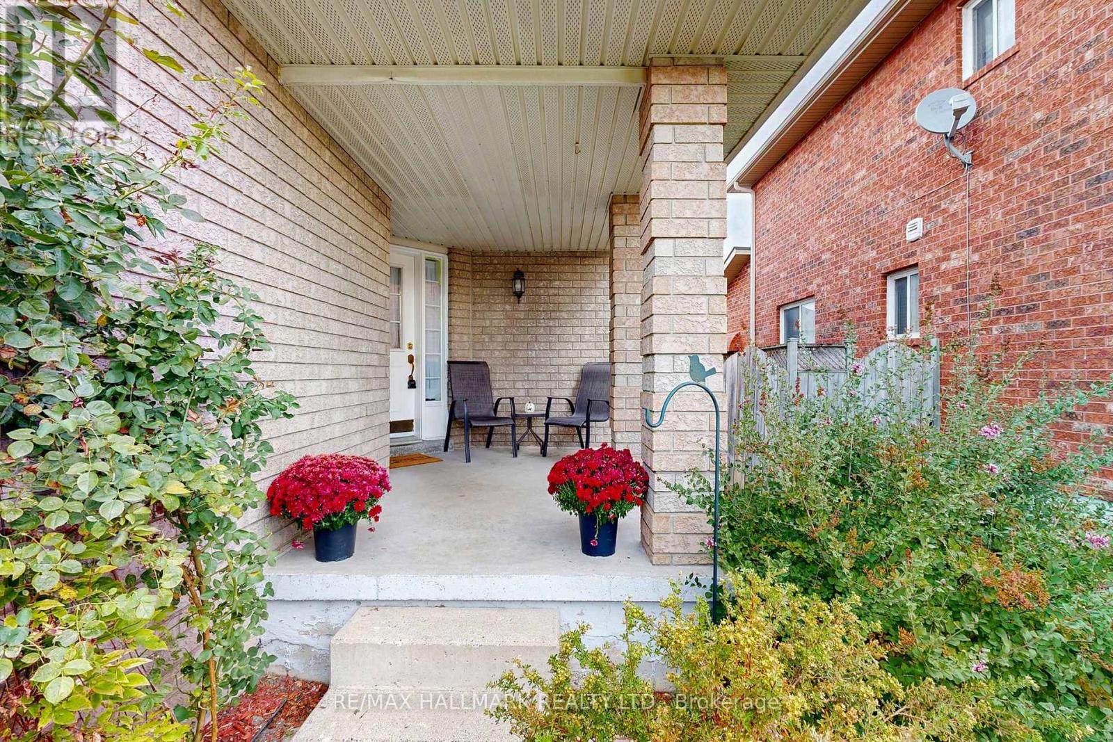 148 Fairwood Drive, Georgina, Ontario  L4P 3Y2 - Photo 2 - N12465567