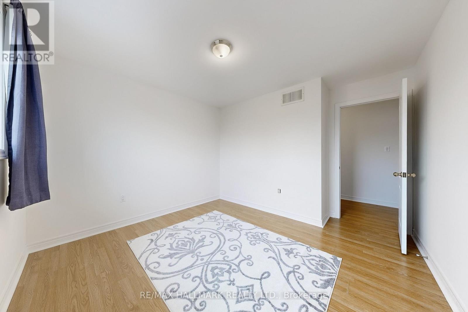 148 Fairwood Drive, Georgina, Ontario  L4P 3Y2 - Photo 26 - N12465567