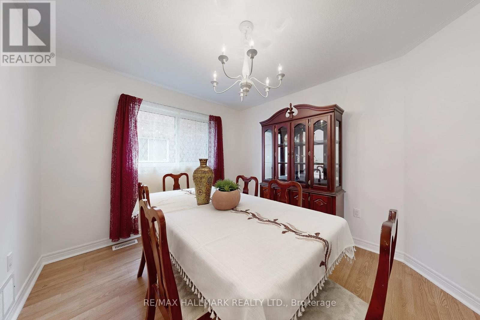 148 Fairwood Drive, Georgina, Ontario  L4P 3Y2 - Photo 8 - N12465567