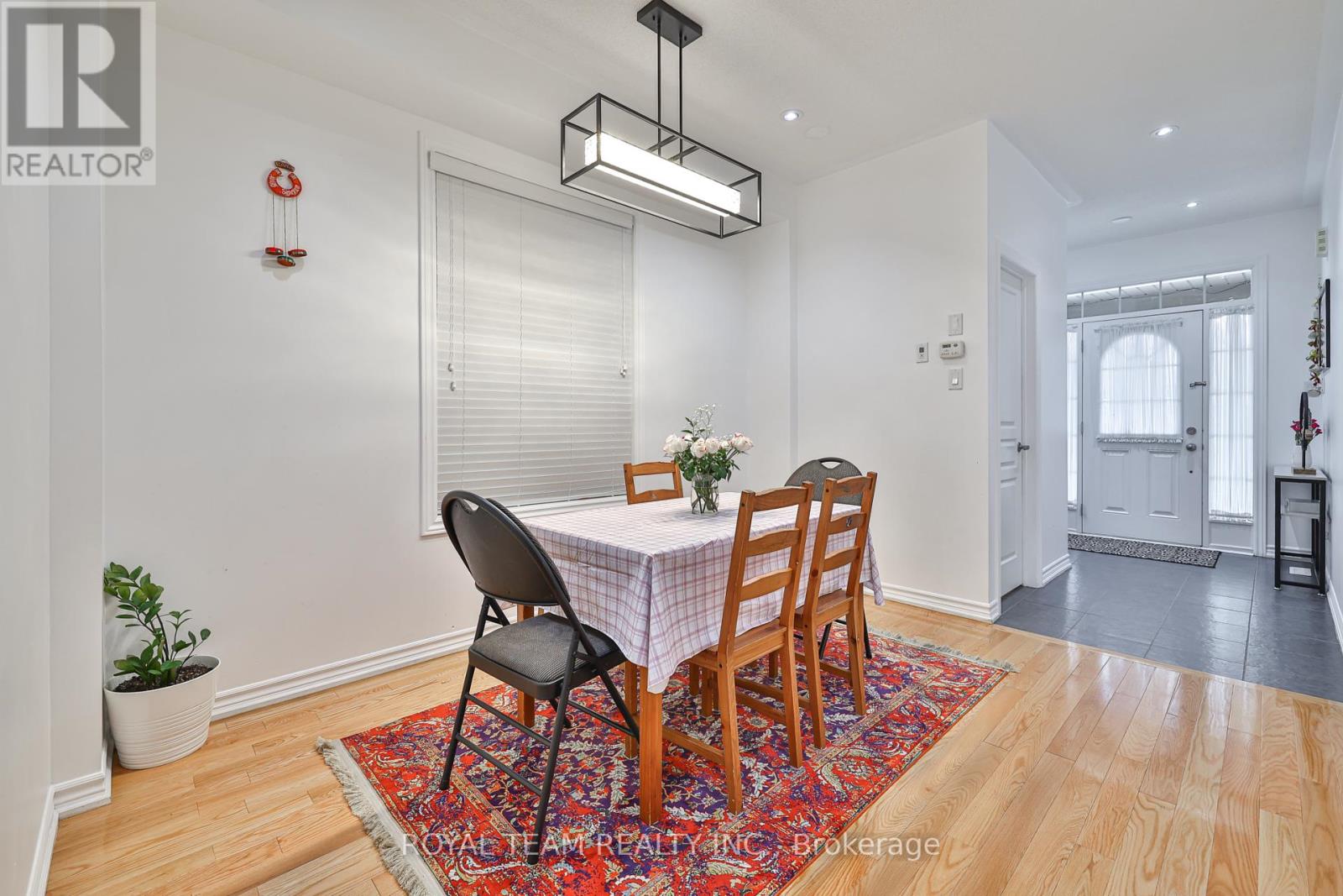 61 Lampkin Street, Georgina, Ontario  L0E 1R0 - Photo 3 - N12465582