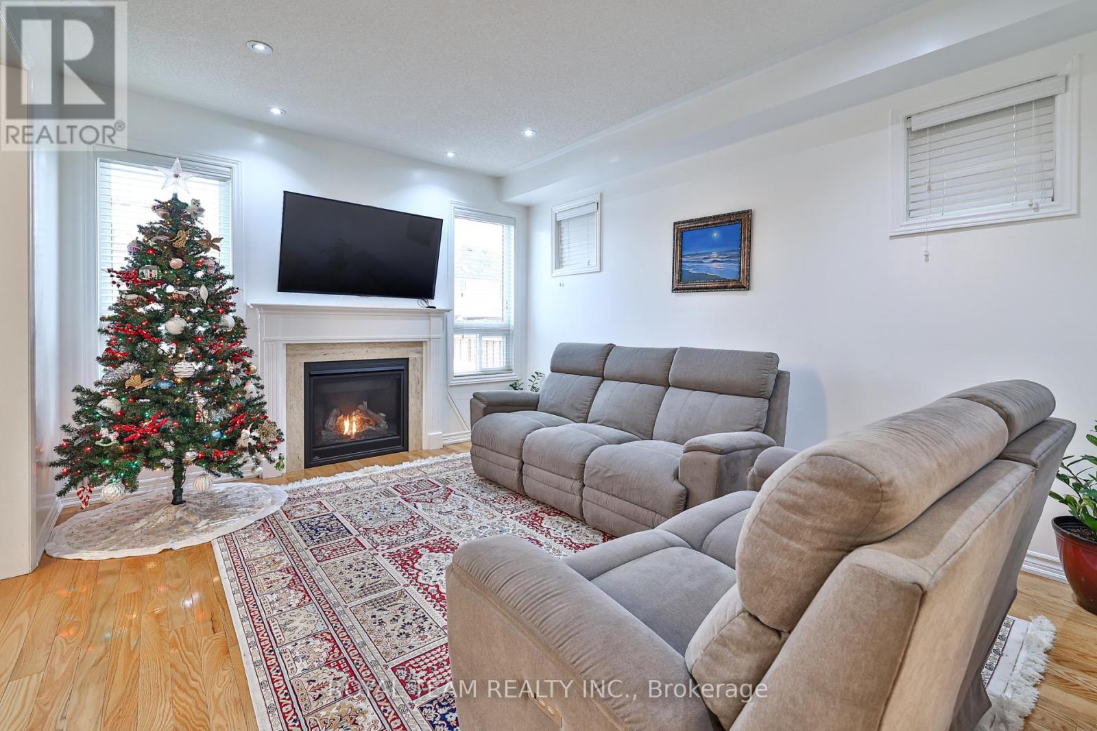 61 Lampkin Street, Georgina, Ontario  L0E 1R0 - Photo 4 - N12465582