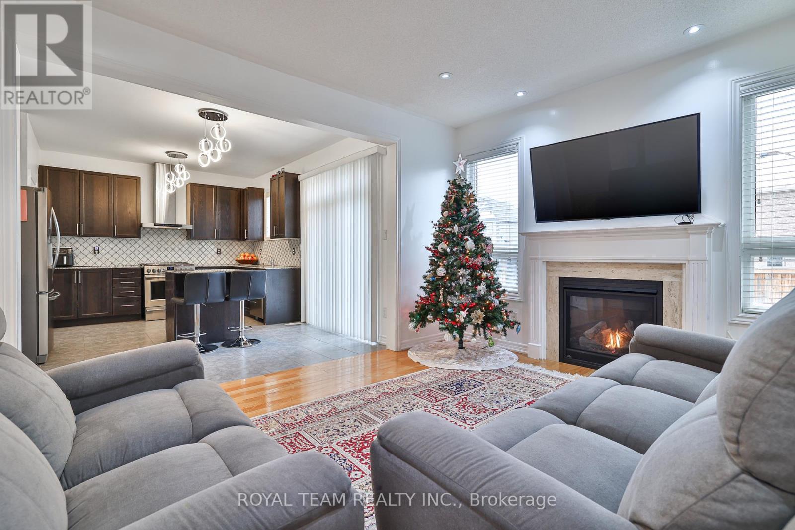 61 Lampkin Street, Georgina, Ontario  L0E 1R0 - Photo 5 - N12465582
