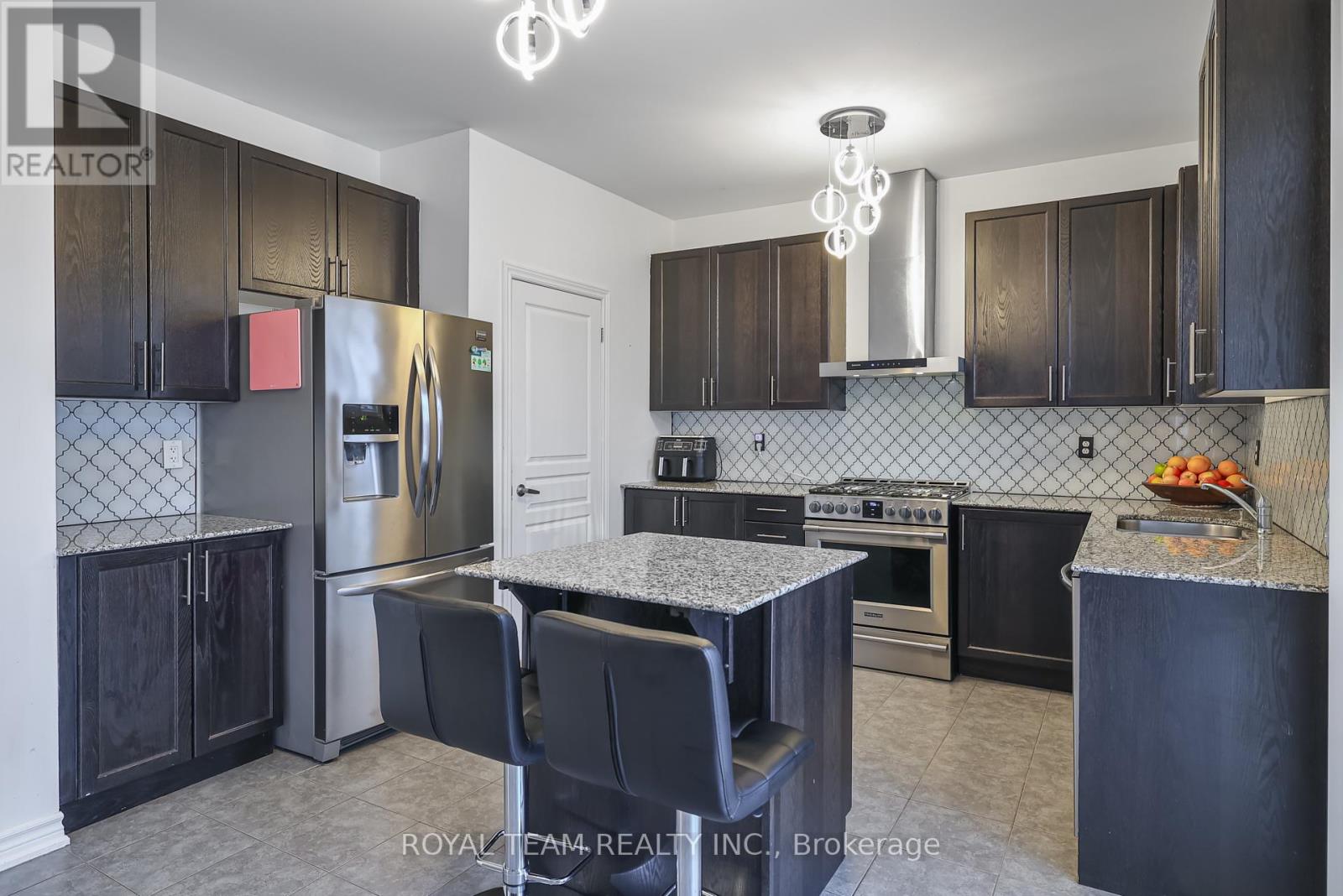 61 Lampkin Street, Georgina, Ontario  L0E 1R0 - Photo 7 - N12465582