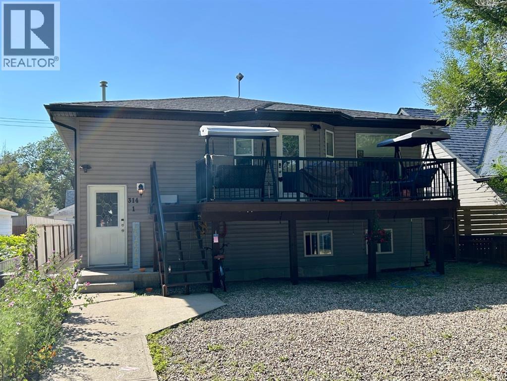 314 12a Street N, Lethbridge, Alberta  T1H 2J3 - Photo 1 - A2249545