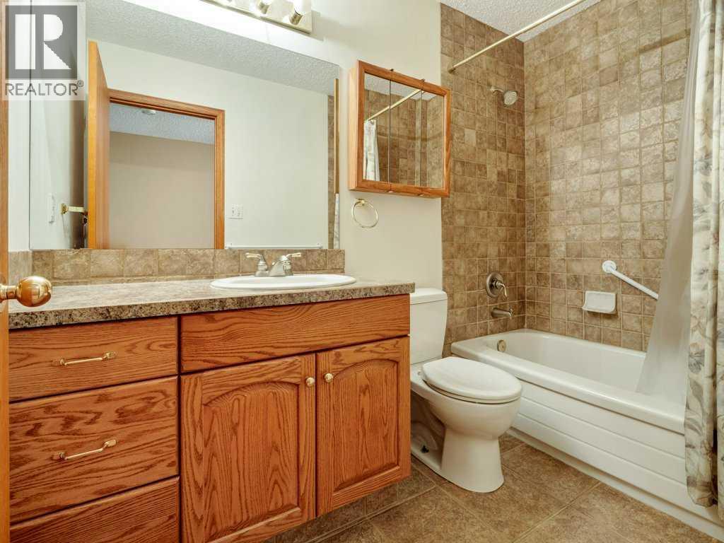 148 Mt Blakiston Bay W, Lethbridge, Alberta  T1K 6K9 - Photo 19 - A2259720
