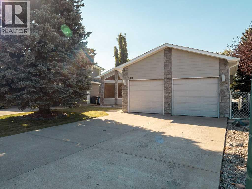 148 Mt Blakiston Bay W, Lethbridge, Alberta  T1K 6K9 - Photo 1 - A2259720