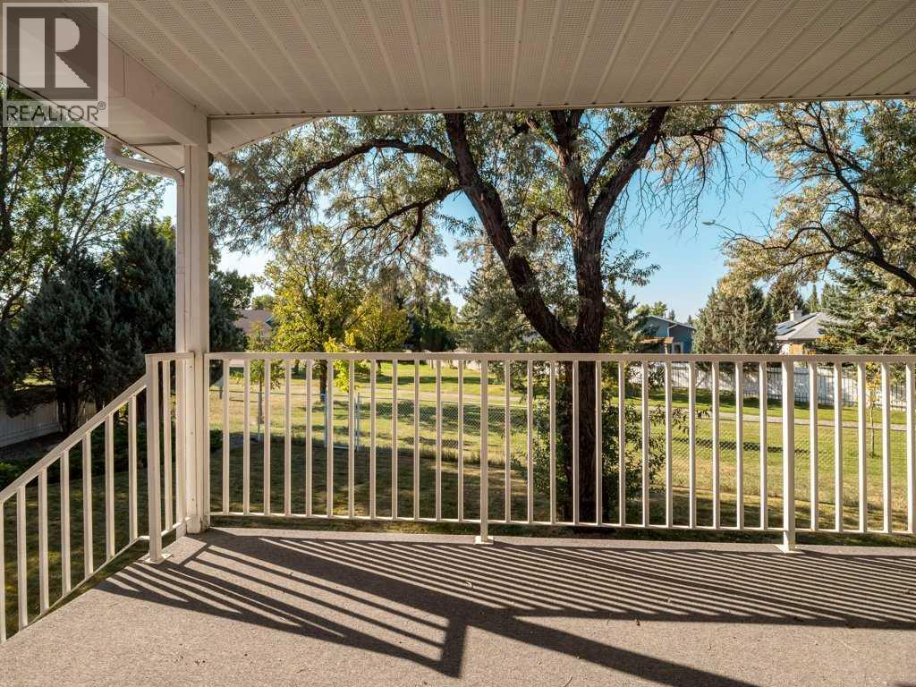 148 Mt Blakiston Bay W, Lethbridge, Alberta  T1K 6K9 - Photo 3 - A2259720