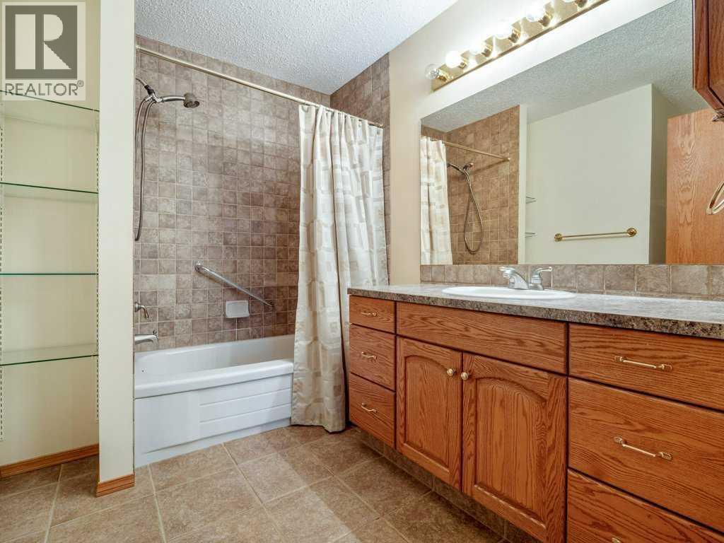 148 Mt Blakiston Bay W, Lethbridge, Alberta  T1K 6K9 - Photo 16 - A2259720