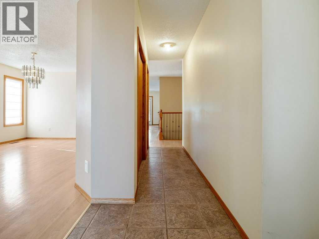 148 Mt Blakiston Bay W, Lethbridge, Alberta  T1K 6K9 - Photo 6 - A2259720