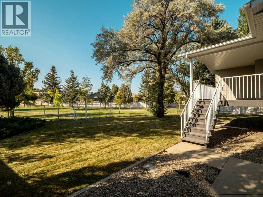 148 Mt Blakiston Bay W, Lethbridge, Alberta  T1K 6K9 - Photo 4 - A2259720