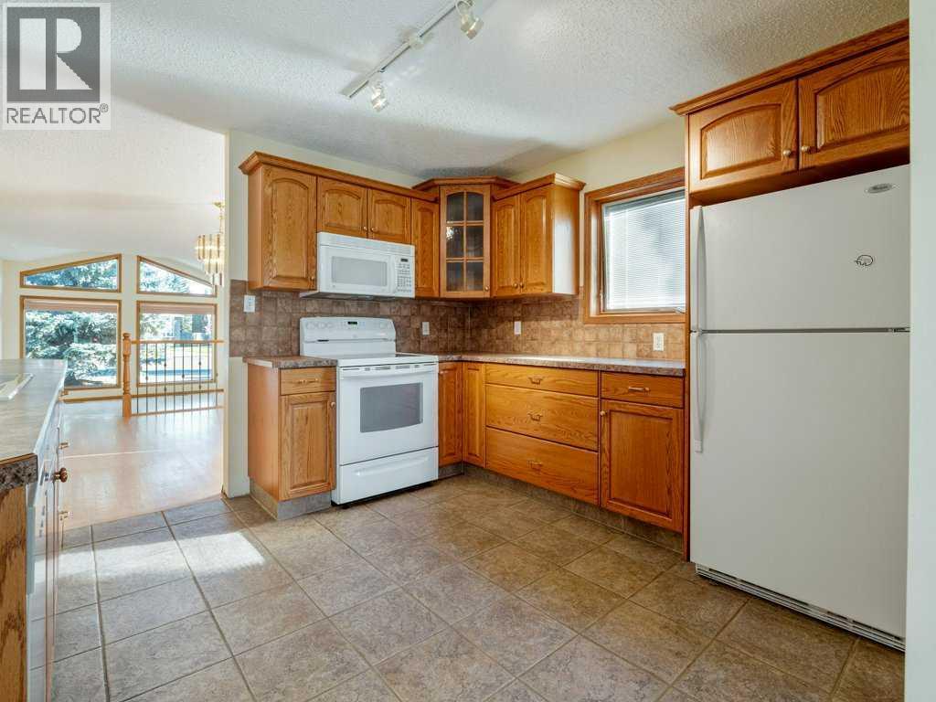 148 Mt Blakiston Bay W, Lethbridge, Alberta  T1K 6K9 - Photo 11 - A2259720