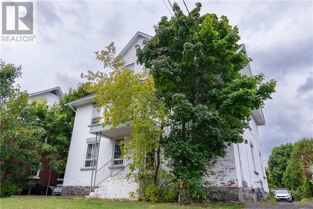 329 Marion Street, Sudbury, Ontario  P3E 3H1 - Photo 2 - 2125165