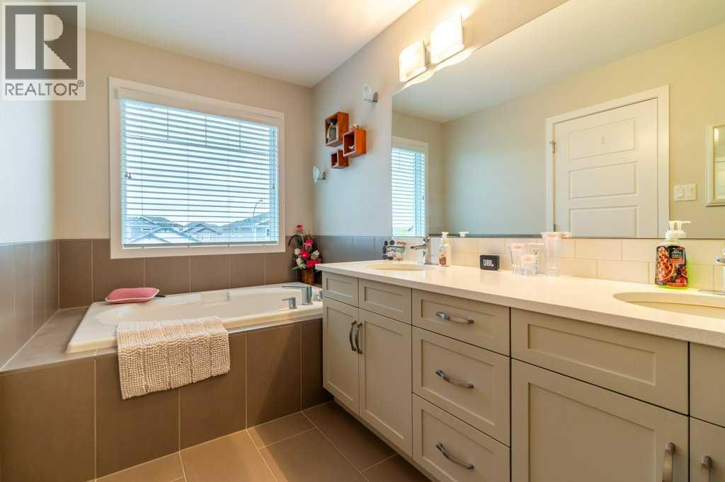 43 Country Meadows Boulevard W, Lethbridge, Alberta  T1J 5J4 - Photo 14 - A2260110