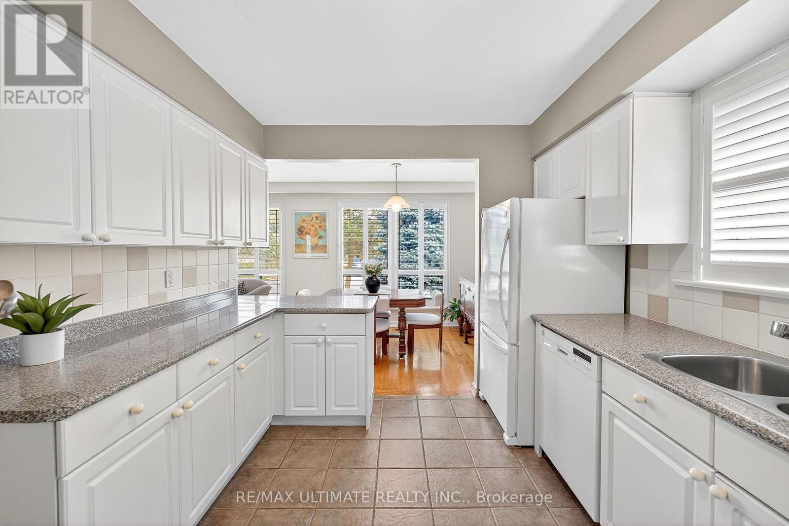 37 Tapley Drive, Toronto, Ontario  M9R 3P2 - Photo 13 - W12465512