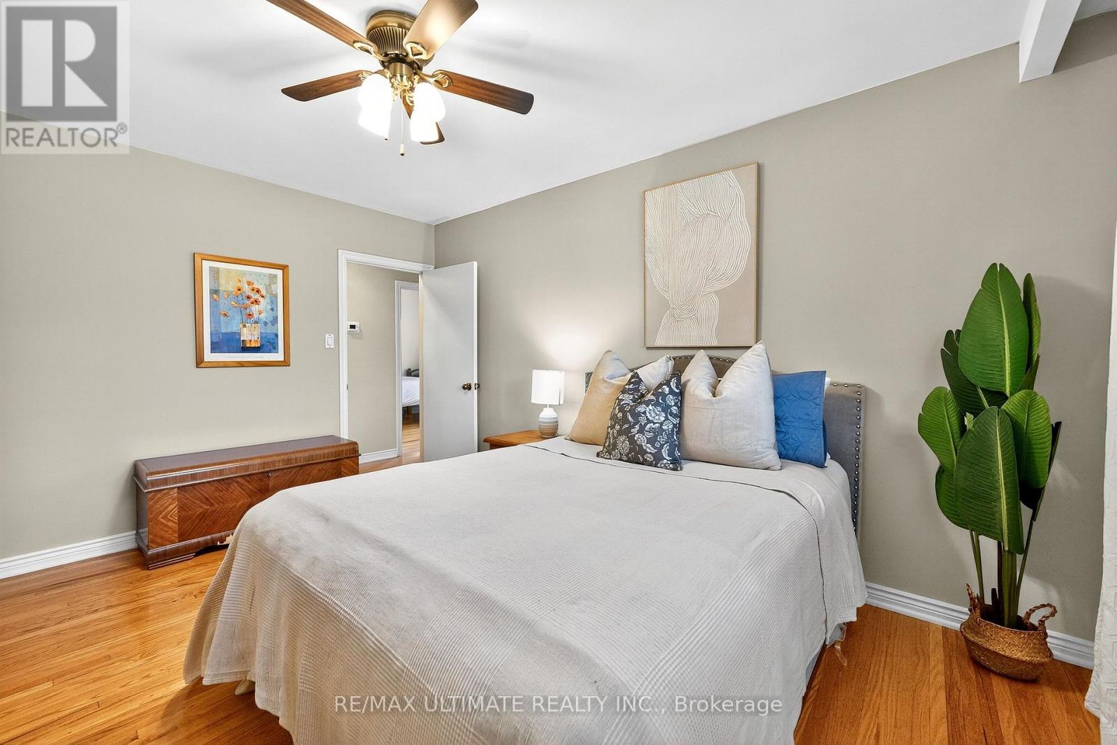 37 Tapley Drive, Toronto, Ontario  M9R 3P2 - Photo 17 - W12465512