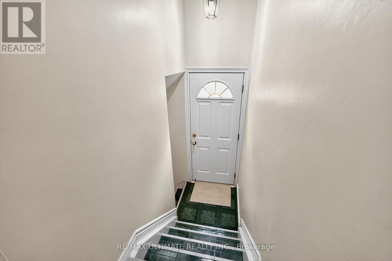 37 Tapley Drive, Toronto, Ontario  M9R 3P2 - Photo 24 - W12465512