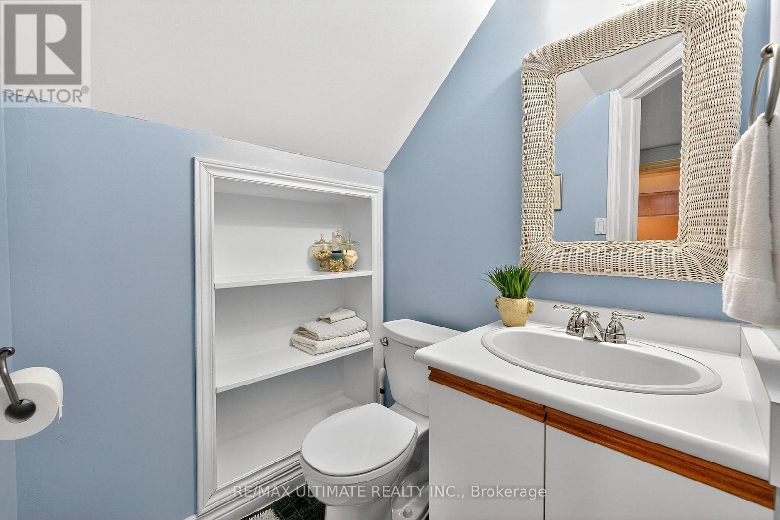 37 Tapley Drive, Toronto, Ontario  M9R 3P2 - Photo 36 - W12465512