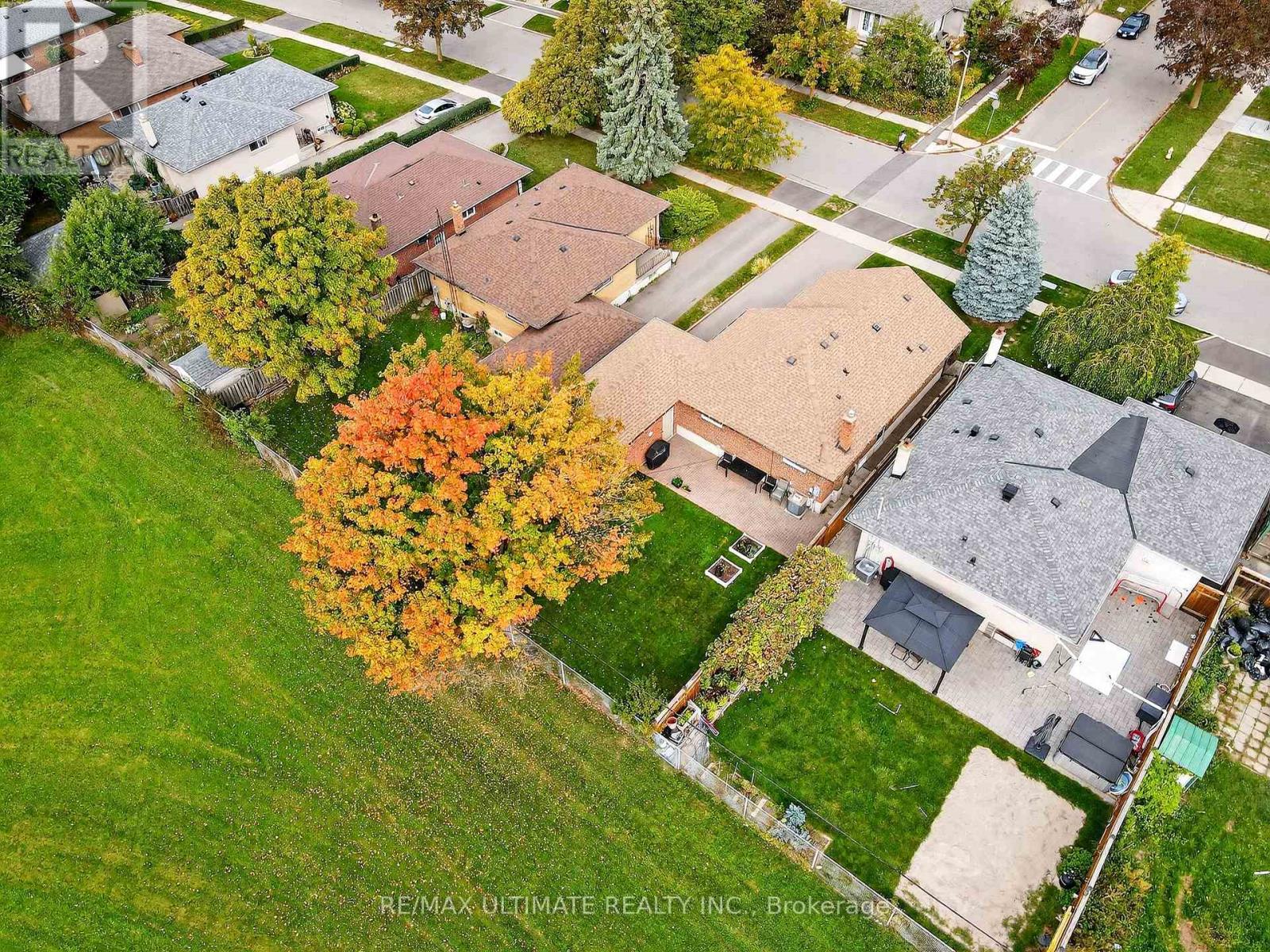 37 Tapley Drive, Toronto, Ontario  M9R 3P2 - Photo 41 - W12465512