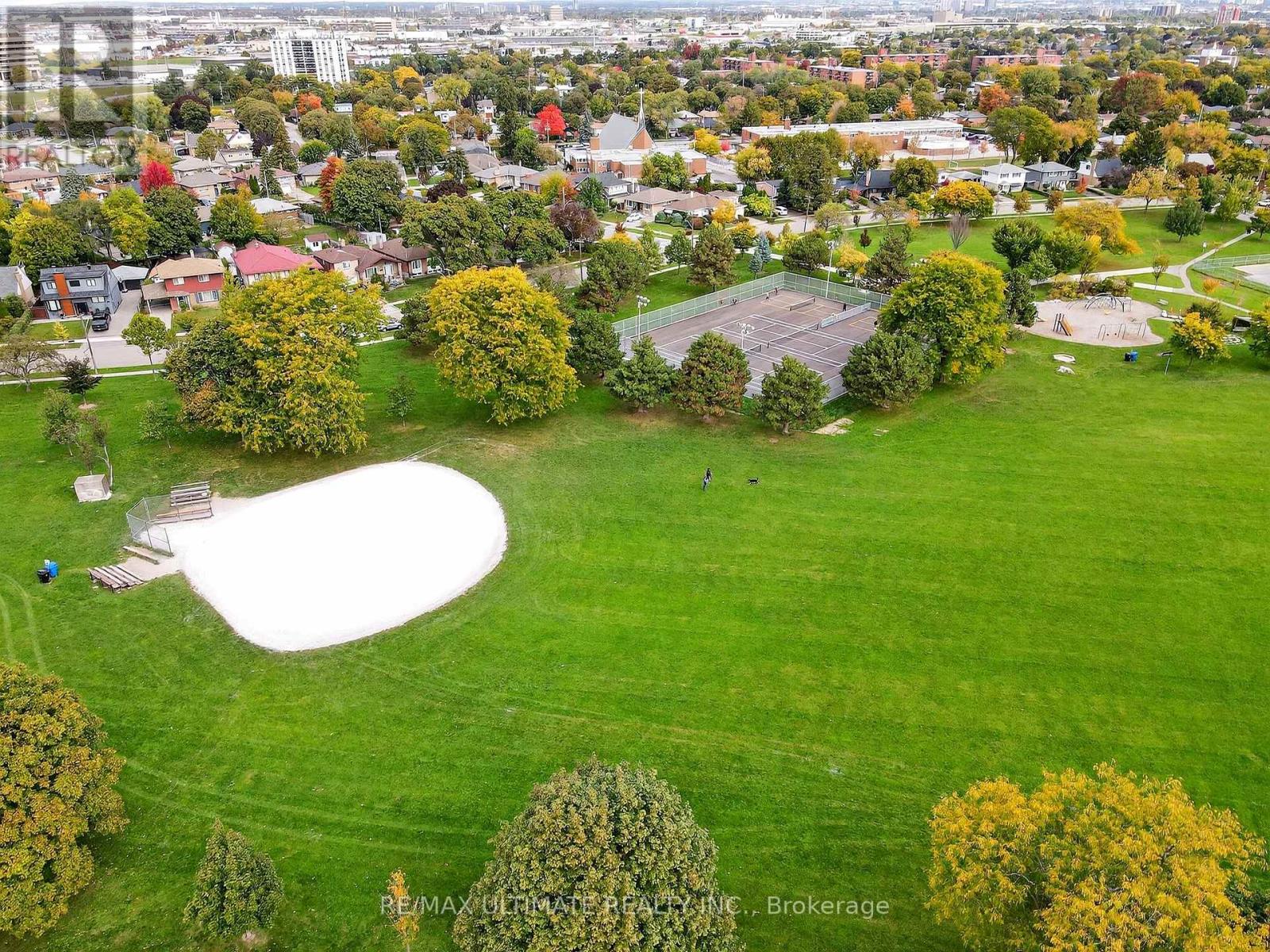 37 Tapley Drive, Toronto, Ontario  M9R 3P2 - Photo 43 - W12465512