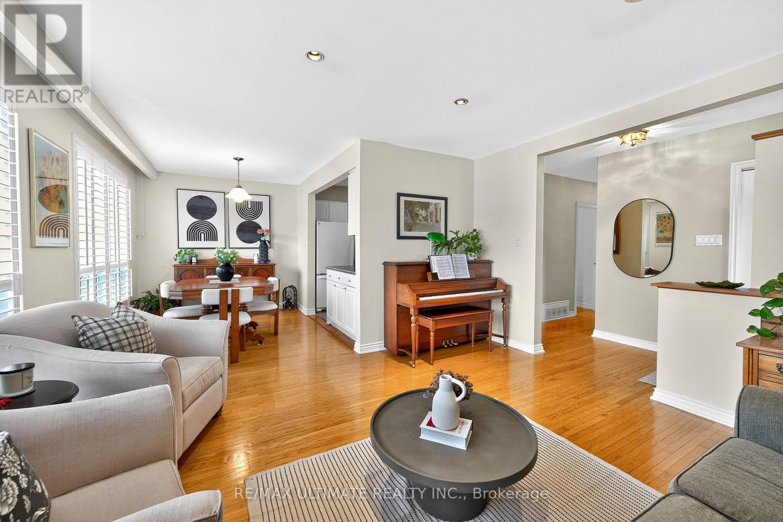 37 Tapley Drive, Toronto, Ontario  M9R 3P2 - Photo 9 - W12465512
