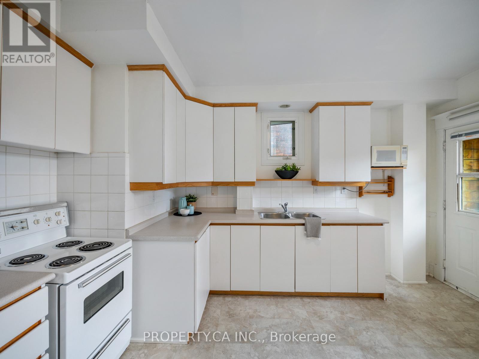 237 Delaware Avenue, Toronto, Ontario  M6H 2T7 - Photo 12 - W12465513