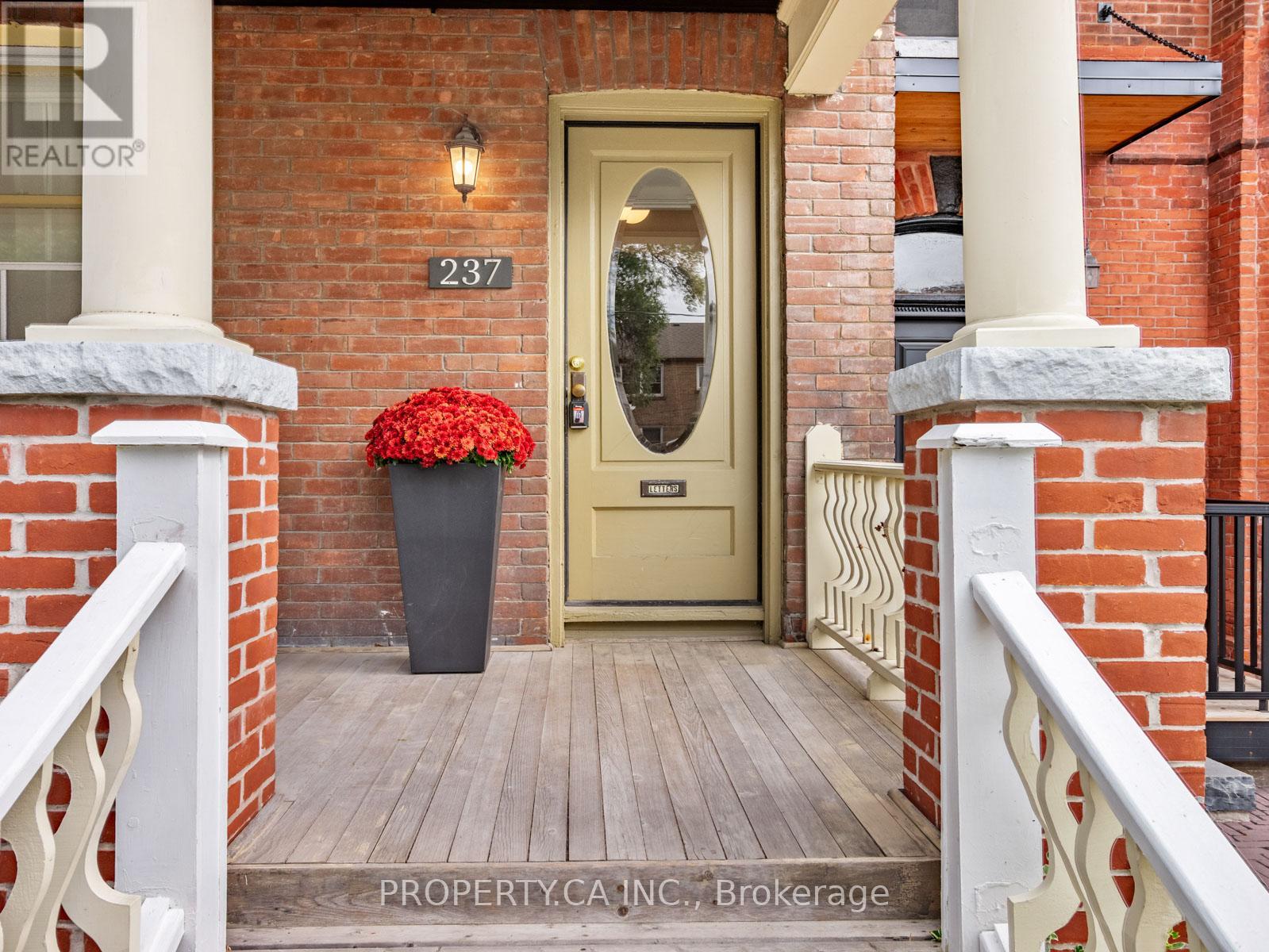 237 Delaware Avenue, Toronto, Ontario  M6H 2T7 - Photo 2 - W12465513