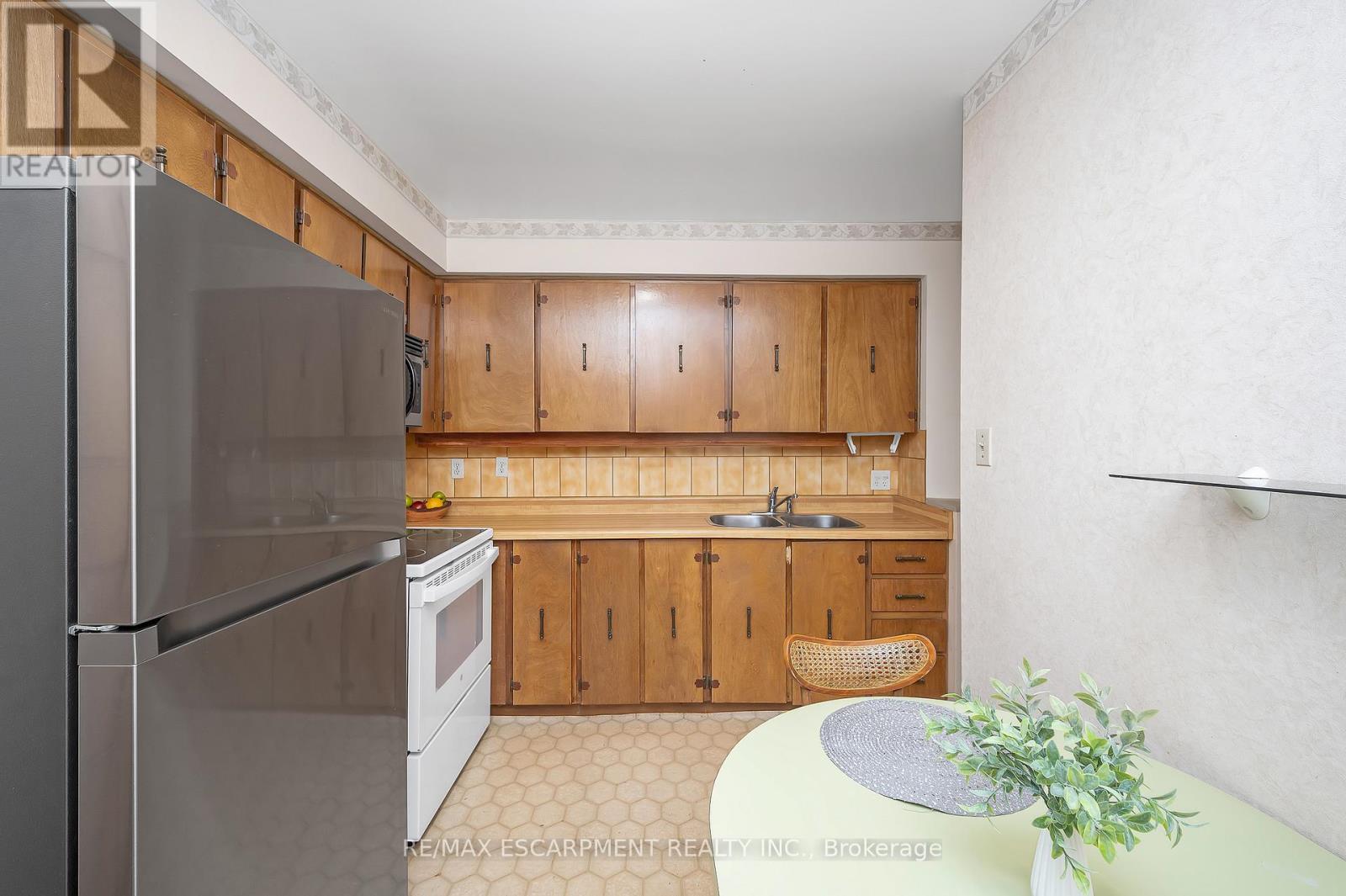 111 Maple Branch Path, Toronto (Kingsview Village-The Westway), Ontario  M9P 3R9 - Photo 11 - W12465538
