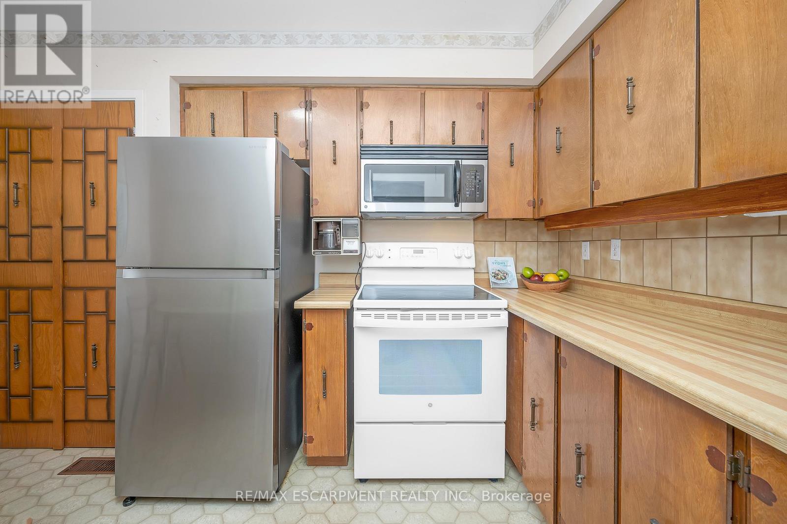 111 Maple Branch Path, Toronto (Kingsview Village-The Westway), Ontario  M9P 3R9 - Photo 13 - W12465538