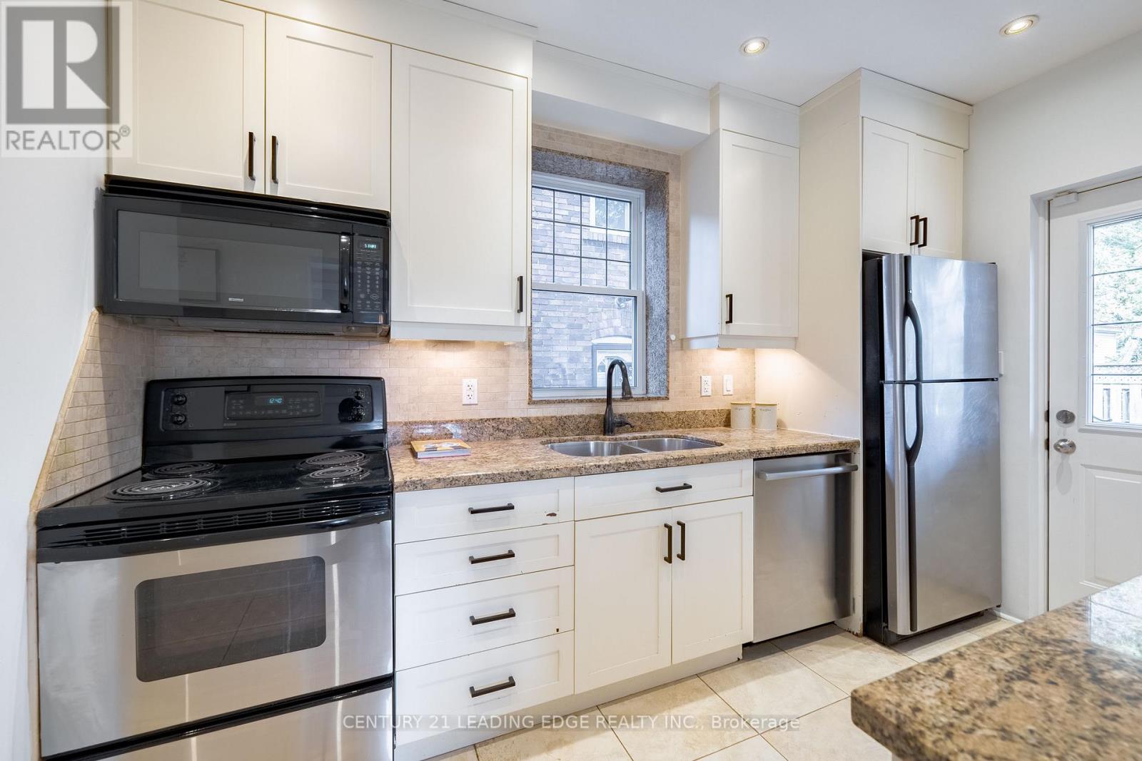 387 Kennedy Avenue, Toronto (High Park North), Ontario  M6P 3C5 - Photo 17 - W12465543