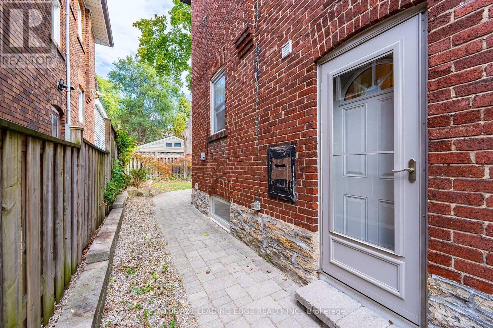 387 Kennedy Avenue, Toronto (High Park North), Ontario  M6P 3C5 - Photo 37 - W12465543