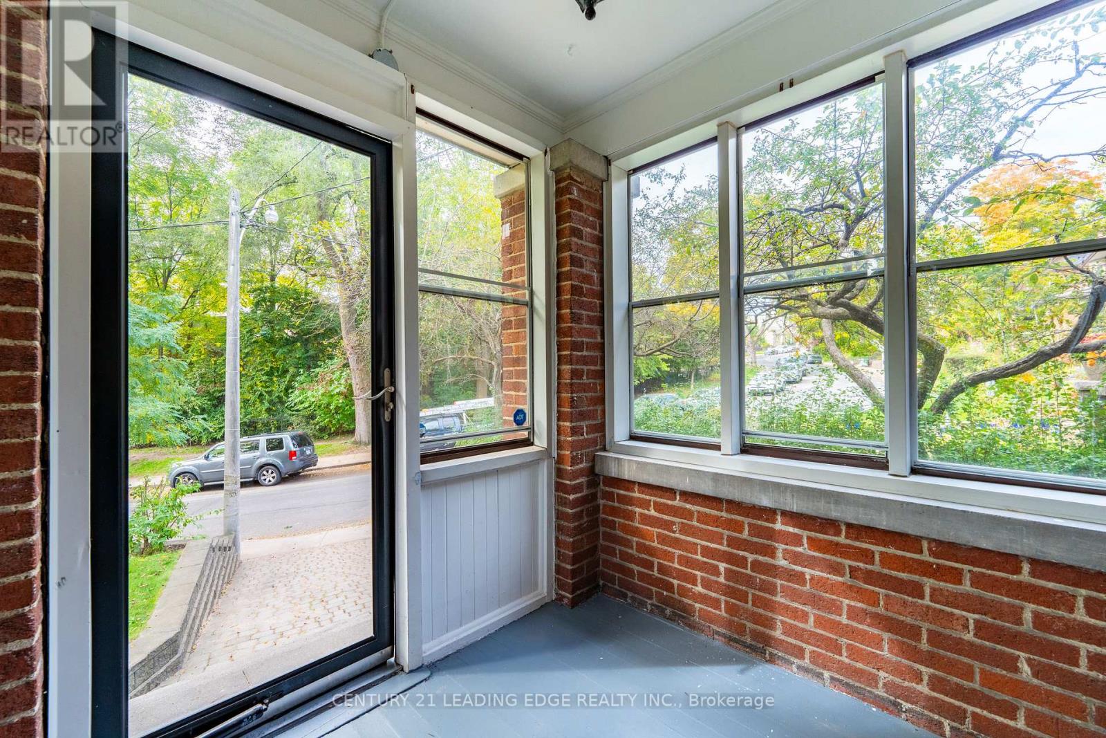 387 Kennedy Avenue, Toronto (High Park North), Ontario  M6P 3C5 - Photo 5 - W12465543