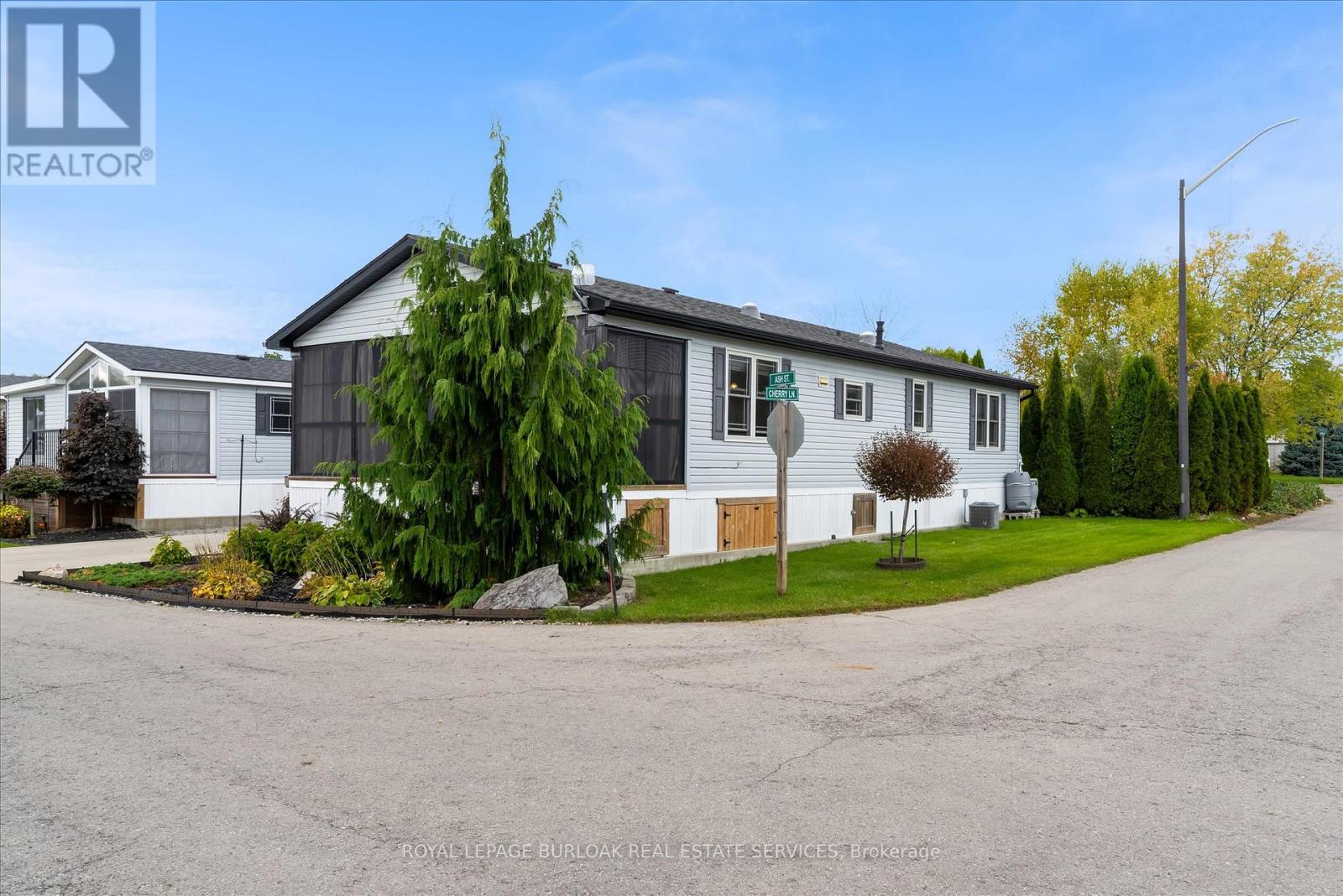17 Ash - 4449 Milburough Line, Burlington, Ontario  L7P 0C5 - Photo 3 - W12465550
