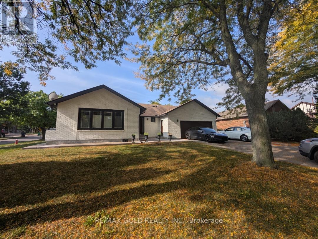 2 Tweedsmuir Court, Brampton, Ontario  L6Z 1W5 - Photo 3 - W12465559