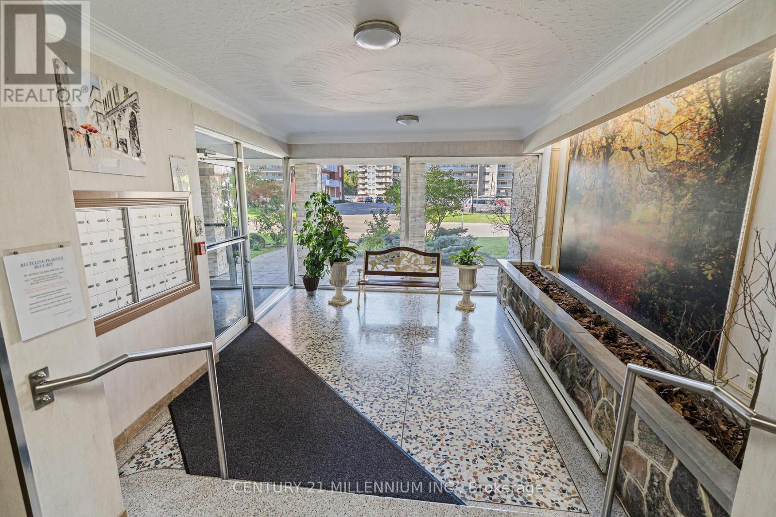 203 - 11 Woodman Drive, Hamilton, Ontario  L8K 4E3 - Photo 7 - X12465571