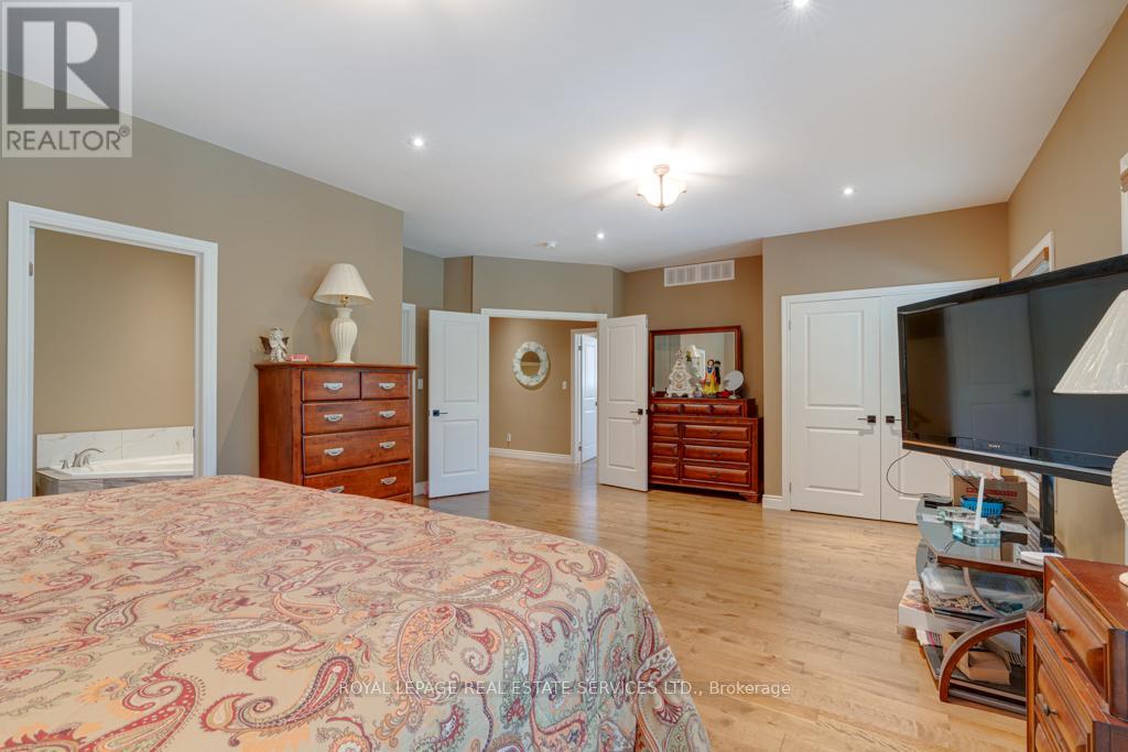6949 Thorold Stone Road, Niagara Falls, Ontario  L2J 1B5 - Photo 31 - X12134172