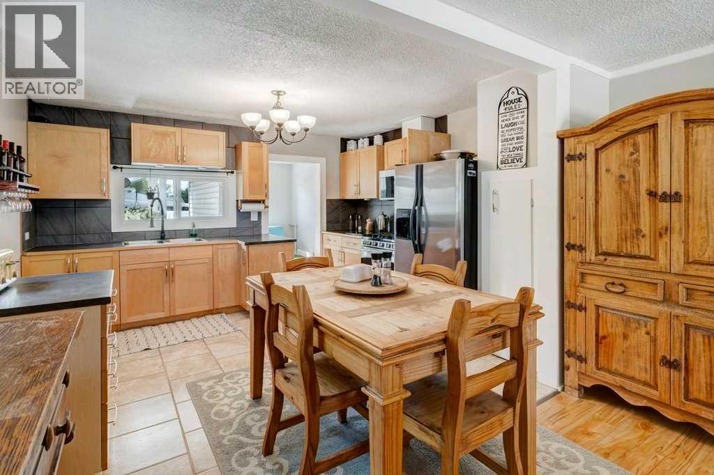 5223 3 Street W, Claresholm, Alberta  T0L 0T0 - Photo 6 - A2264489